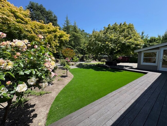 Building Photo - Beautiful updated single level Lafayette h...