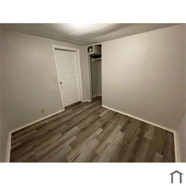 Building Photo - 531 New Berlin Rd