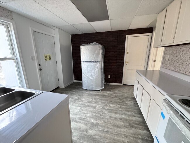 Building Photo - 1222 Vestal Ave