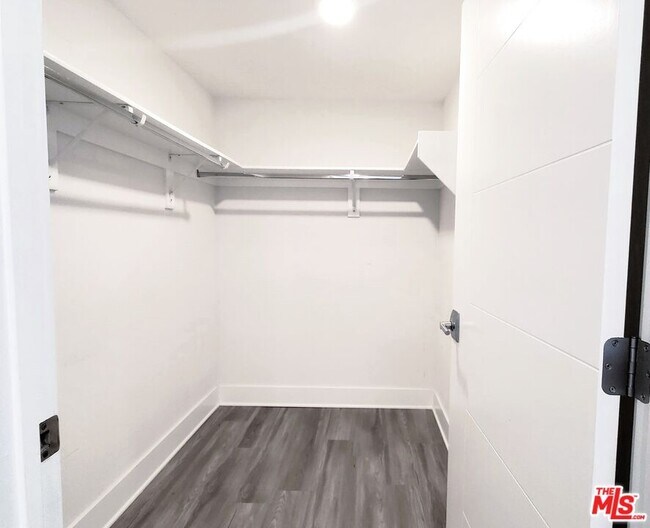 Building Photo - 5030 Rosewood Ave