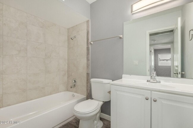 Building Photo - 1118 S McClintock Dr