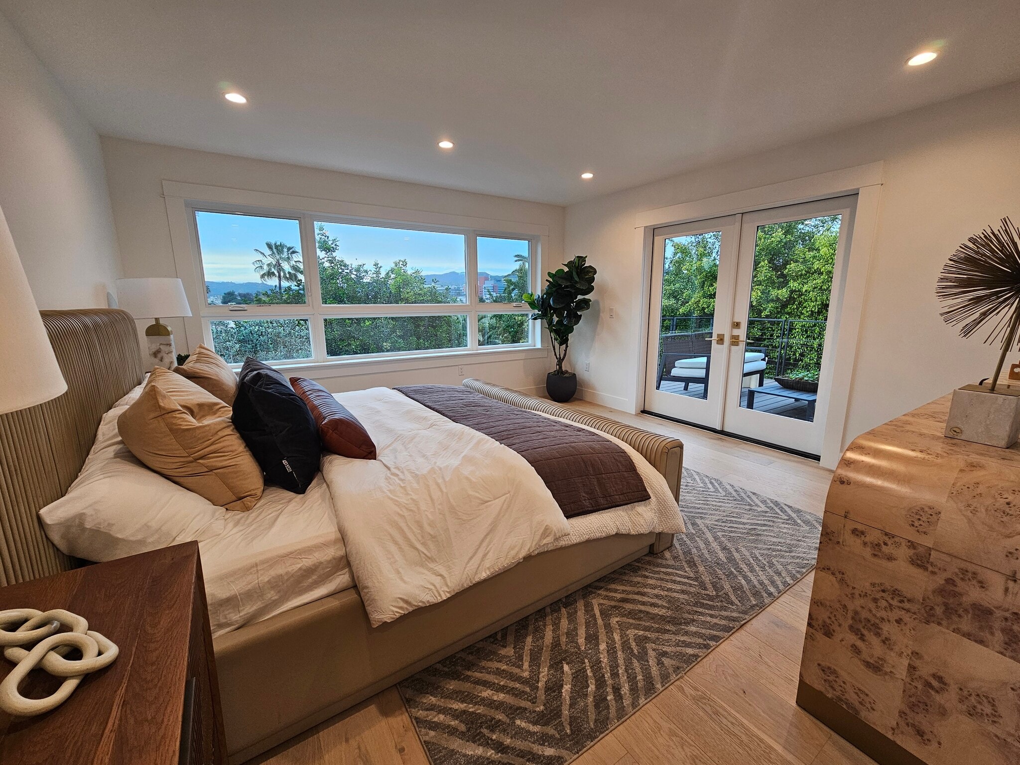 Building Photo - 957 Manzanita St