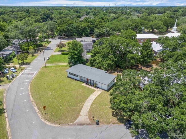 Building Photo - 8 Goodman Ln