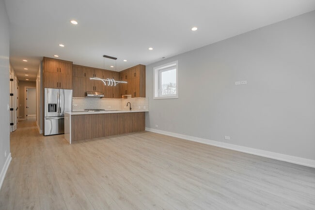 Building Photo - 3738 S Calumet Ave