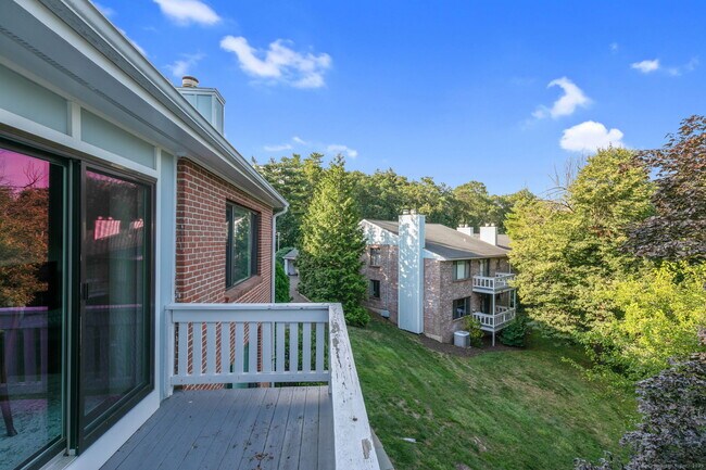 Building Photo - 4 Hills Ln