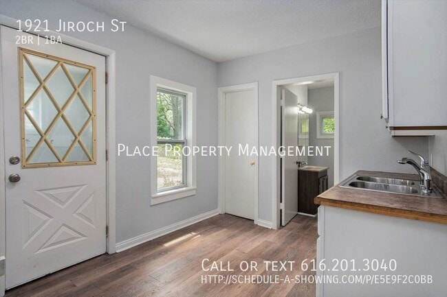 Building Photo - 1921 Jiroch St