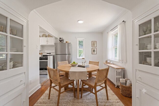 Building Photo - 3847-3849-3849 Beechwood Blvd