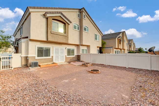 Building Photo - 6733 Lookout Lodge Ln
