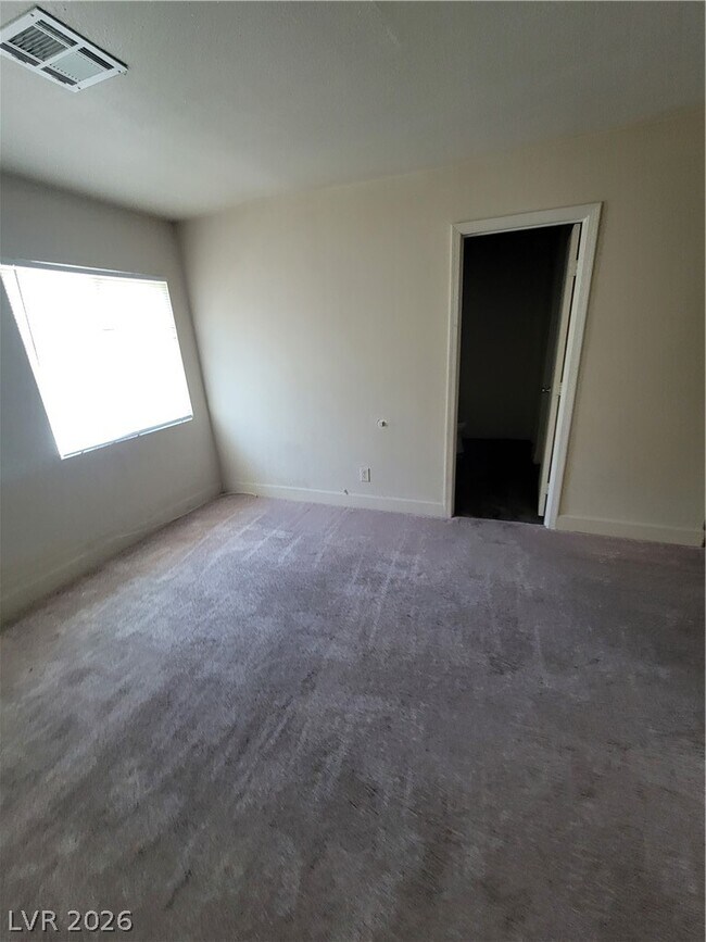 Building Photo - 3412 Townhouse Dr