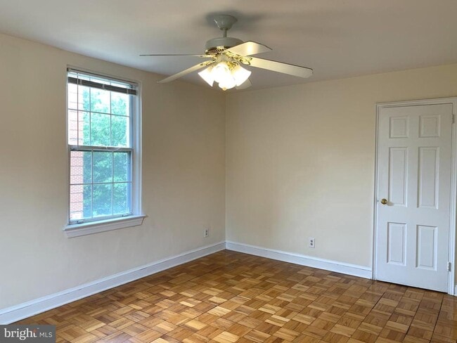 Building Photo - 26 S Old Glebe Rd