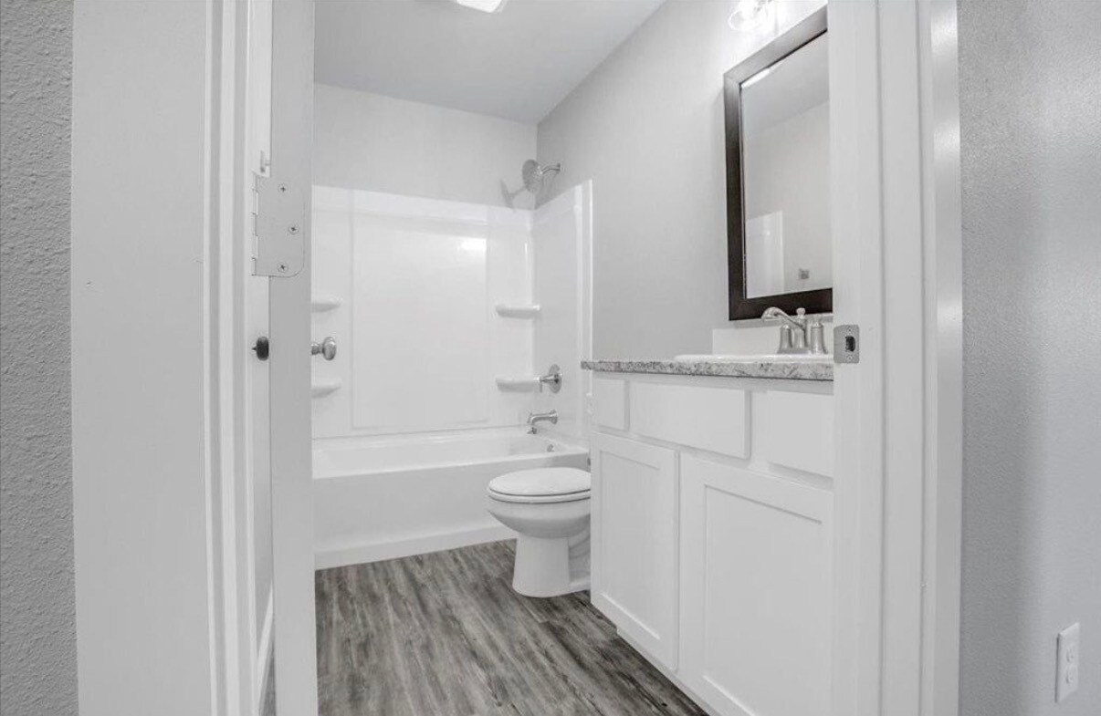 Bathroom - 3201 Aberdeen Ave