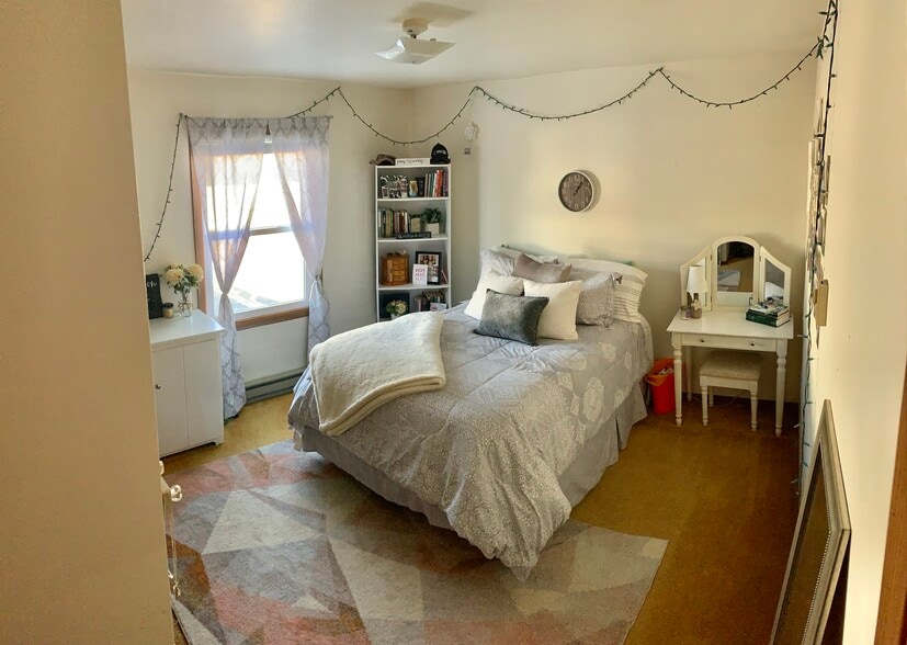 Building Photo - 1120 W Hamilton Ave