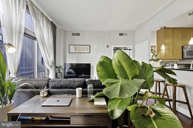 Building Photo - 2120 Vermont Ave NW