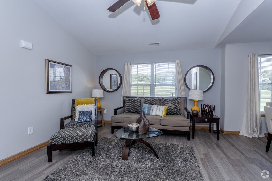 Aberdeen Apartments 2300 Wakarusa Dr Lawrence KS 66047 Apartment Finder