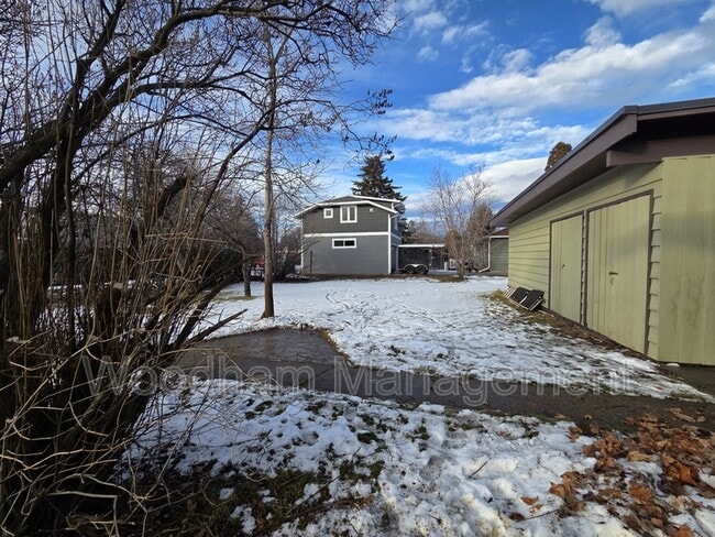 Building Photo - 621 S 14th Ave