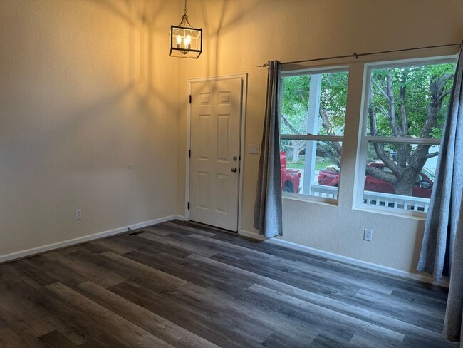 Building Photo - Great 4 bed 3 bath home Wolf Creek Neighbo...