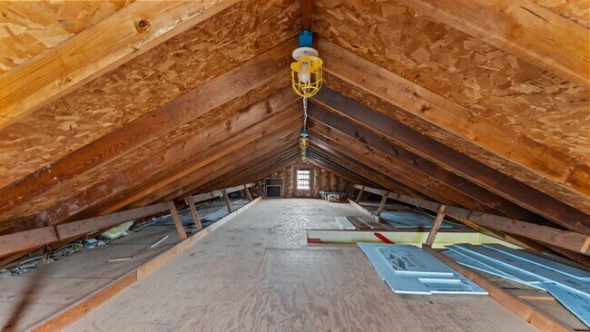 Building Photo - "Charming 2-Bed Home with Scenic Views and...