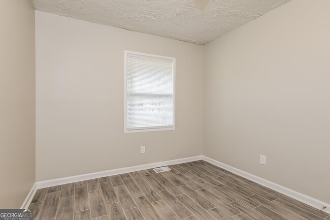 Building Photo - 833 Brian Ln