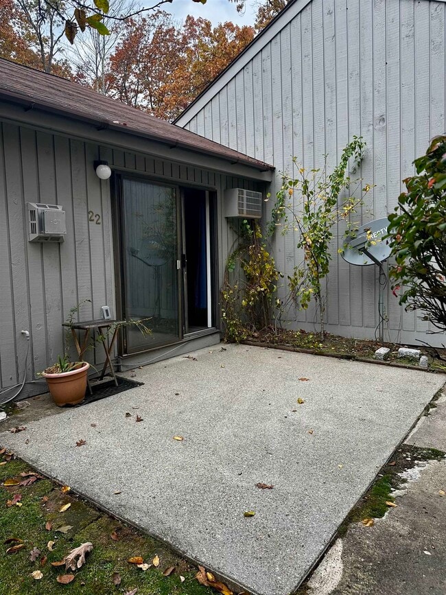 Building Photo - 22 Essex Grn Dr