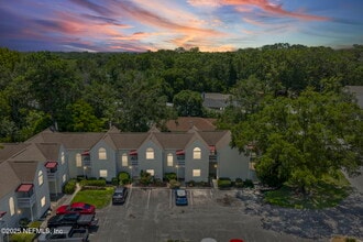 Building Photo - 2300 Twelve Oaks Dr