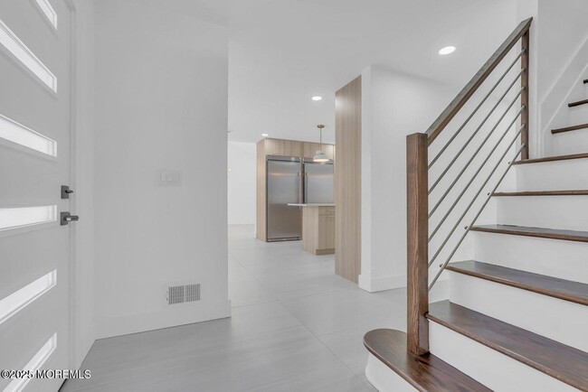 Building Photo - 1 Robin Dr