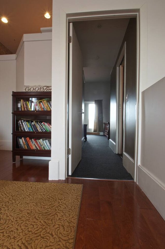 Building Photo - 1541 N Milwaukee Ave