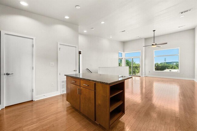 Building Photo - 1702 S Lamar Blvd