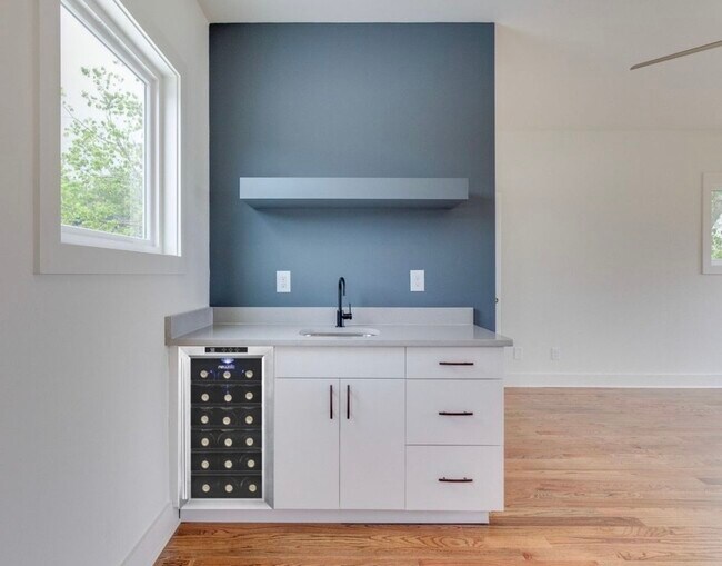 Building Photo - 3325 Felicia St