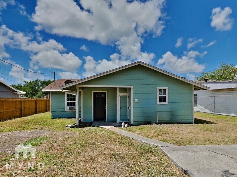 Building Photo - 1914 Roslyn St