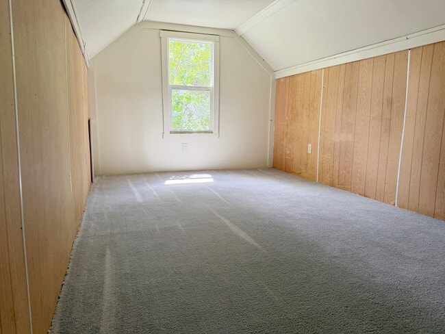 Building Photo - 323 Browning Ave