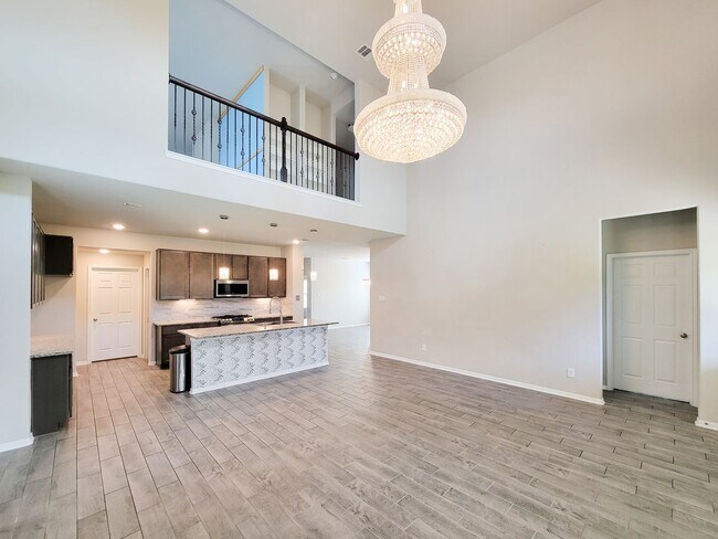 Building Photo - Live comfortably in this stunning Lake Rid...