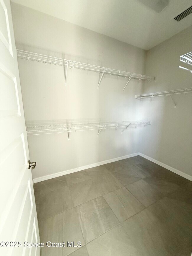 Building Photo - 8032 Mocan Ct