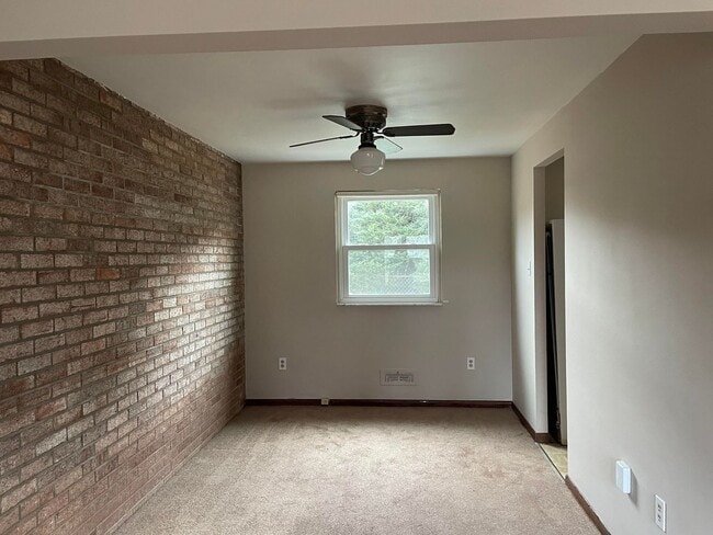 Building Photo - 2 Bedroom Townhome in Moon