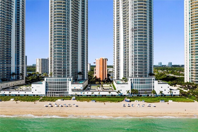 Building Photo - 16001 Collins Ave