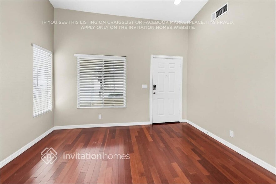 Building Photo - 488 Vista Del Sol