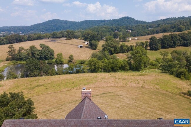 Building Photo - 585 Ragged Mountain Dr