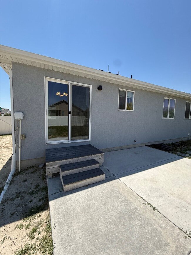 Building Photo - 1375 E Rachel Way