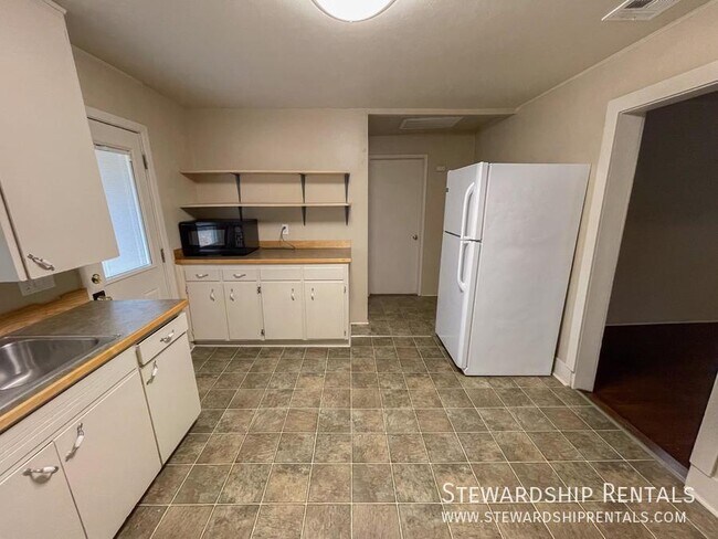 Building Photo - 1697 Orchard St