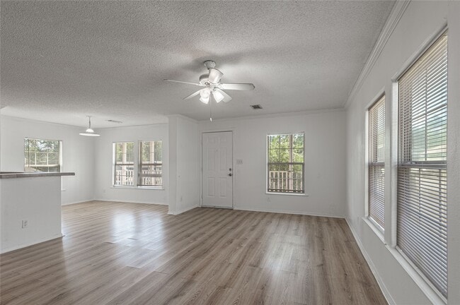 Building Photo - 112 Varsity Dr