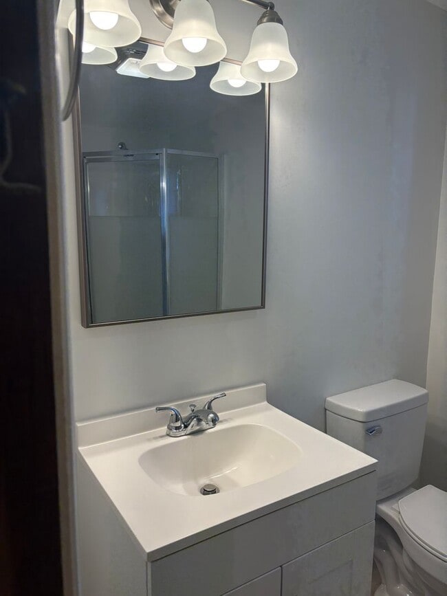 Building Photo - 2 Bedroom 1 Bath Home in Jarvisburg $1975/mo