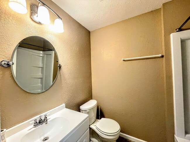 Building Photo - Home near FLW!