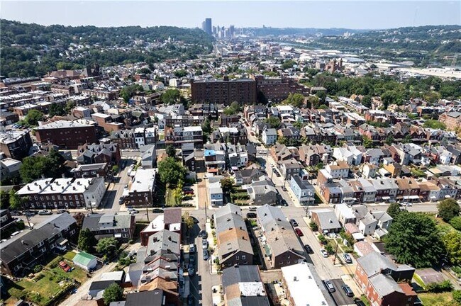 Building Photo - 4214 Post St