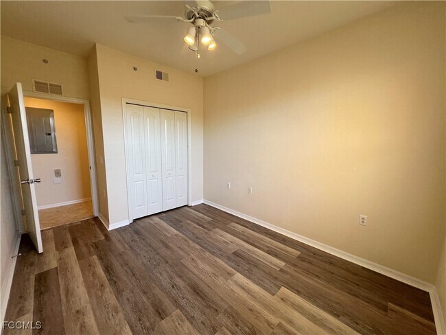 Building Photo - 8470 Kingbird Loop