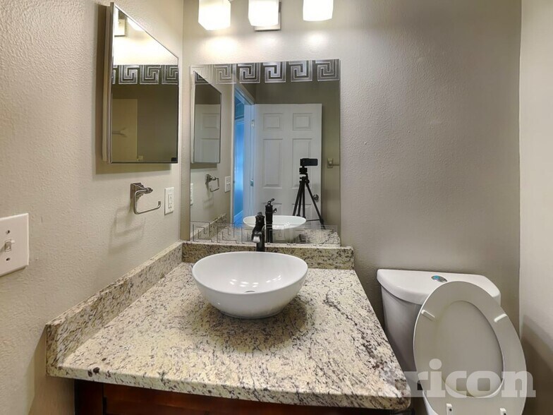 Building Photo - 3010 Clover Blossom Cir