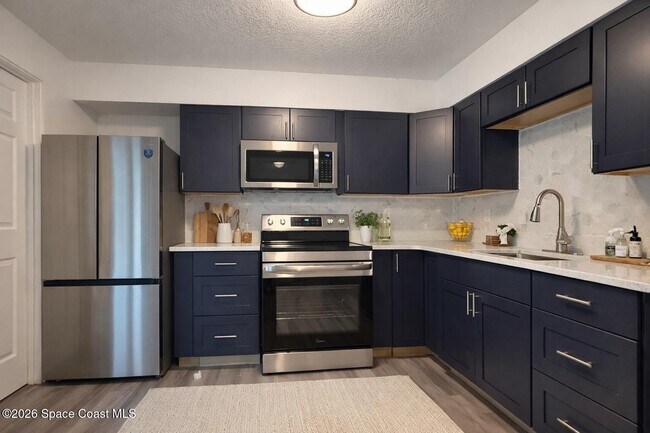 Building Photo - 306 Palm Ave