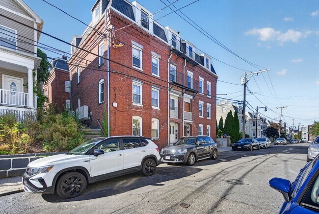 Building Photo - 21 Parker St