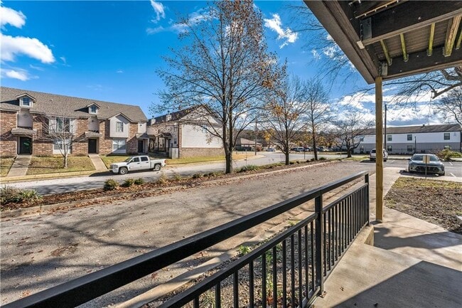 Building Photo - 1723 N Chestnut Ave