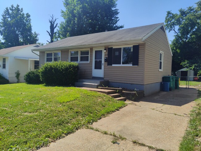 Building Photo - 330 Lancashire Rd