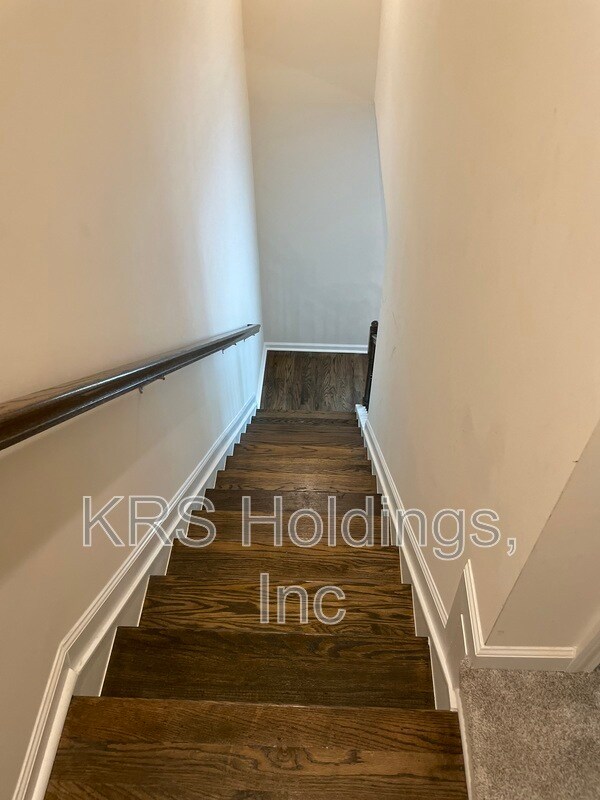 Building Photo - 245 White Oak Ridge Dr