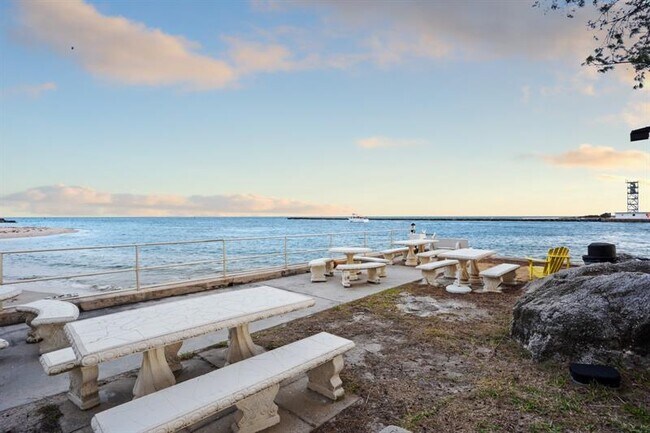 Building Photo - 2100 S Ocean Dr